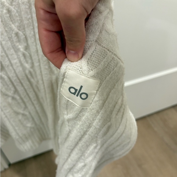 ALO Yoga Cable Knit Winter Bliss Hoodie - Picture 4 of 8